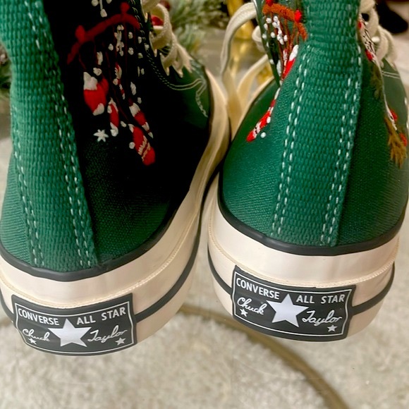 Converse Chuck Taylor High Top Christmas Sneakers. Hand Embroidered. NEW Sz 6 - Picture 8 of 13